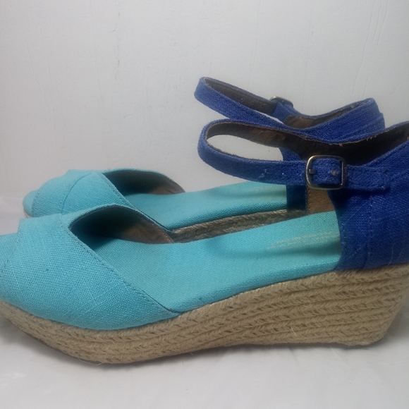 Toms Shoes - Tom's wedges. ➗➗➗